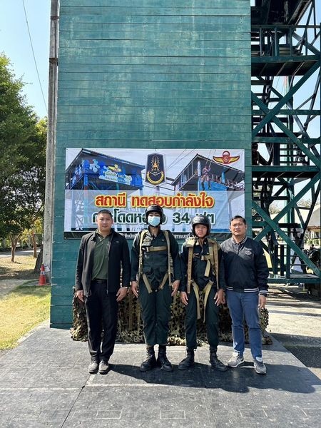 24/12/65  นักศึกวิชาทหาร ปี 2 โรงเรียนสิงห์สมุทร กระโดดหอ ทดสอบกำลังใจ