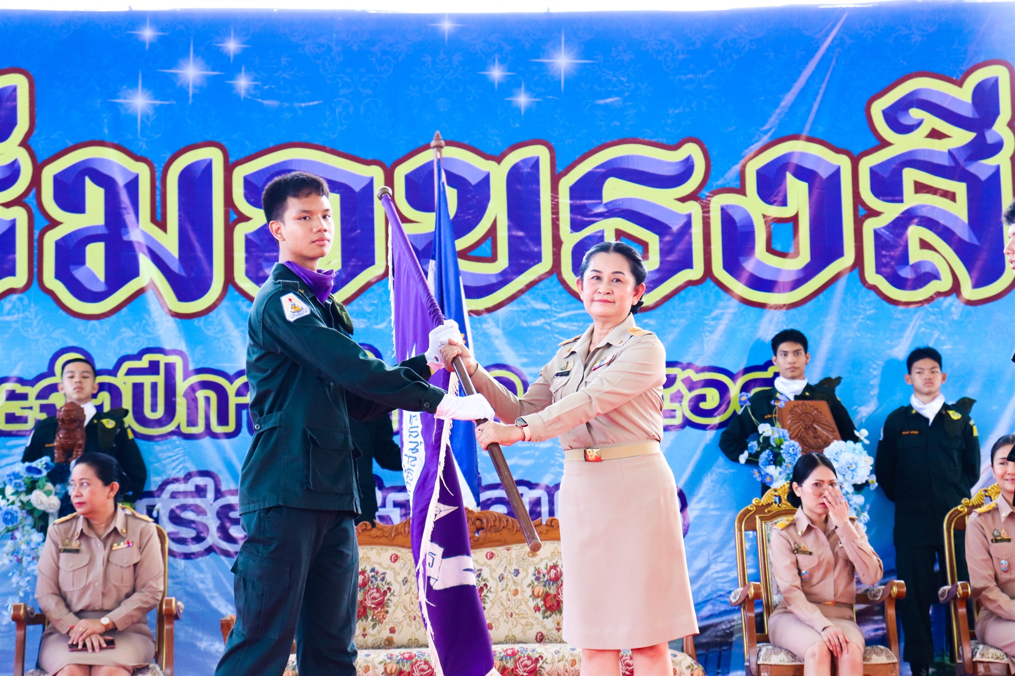 68-06-16 พิธีมอบธงสี