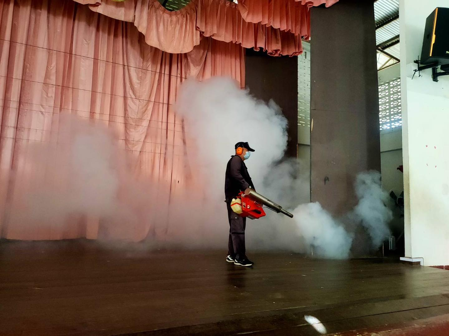 14/7/66 เทศบาลตำบลเขตรอุดมศักดิ์และโรงพยาบาลอาภากรเกียรติวงศ์ ดำเนินการฉีดพ่นหมอกควันกำจัดยุงลายเพื่อลดพาหะนำโรคไข้เลือดออก