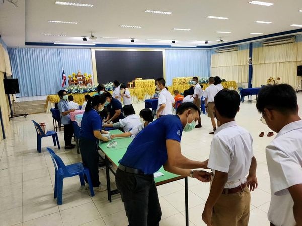 โรงเรียนสิงห์สมุทรได้ทำการตรวจสุขภาพเบื้องต้นแก่นักเรียนในทุกระดับชั้น