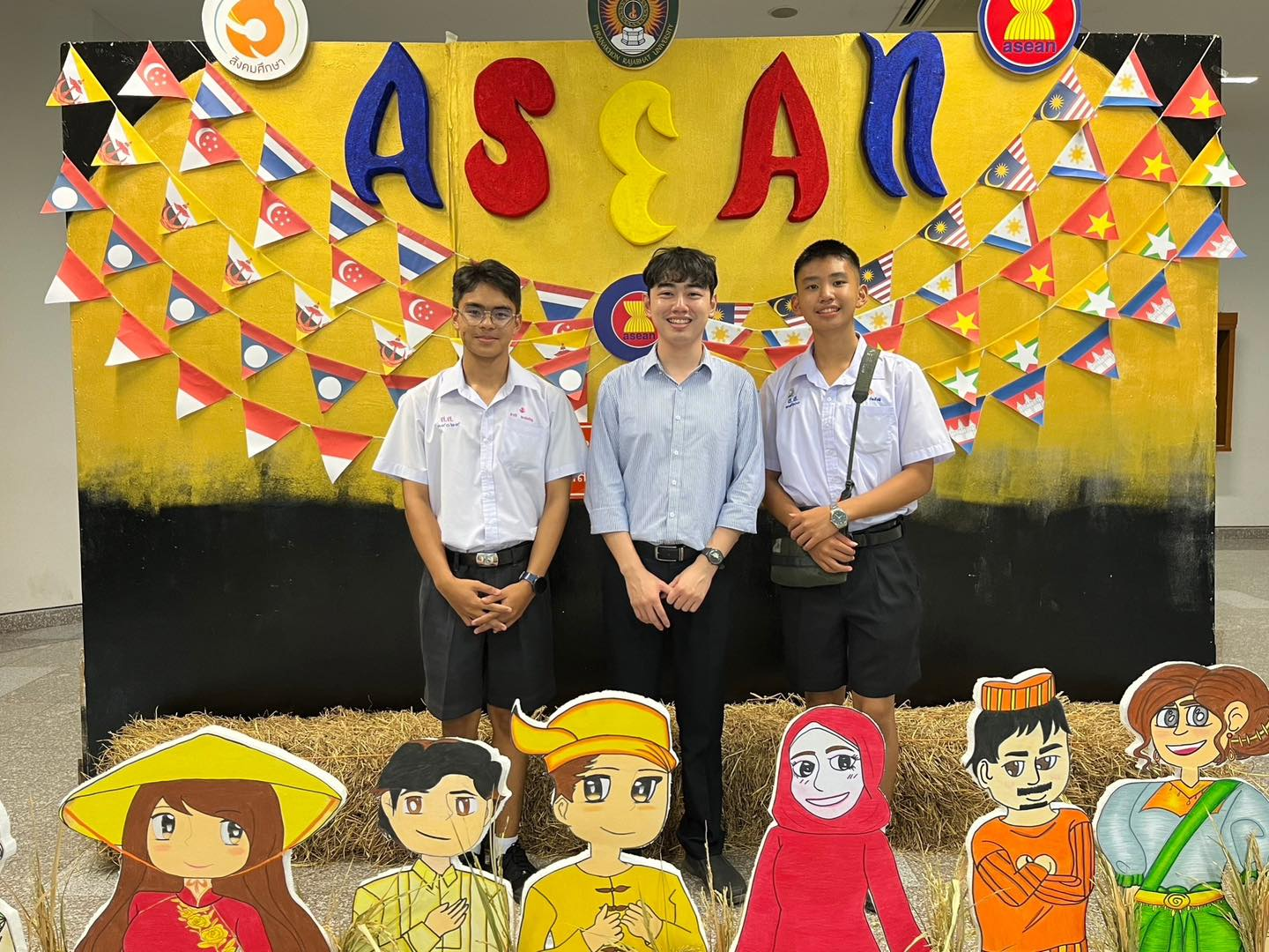 โรงเรียนสิงห์สมุทรขอแสดงความยินดีกับนักเรียนได้รับรางวัลรองชนะเลิศอันดับ 2 การแข่งขันตอบปัญหาอาเซียนศึกษา