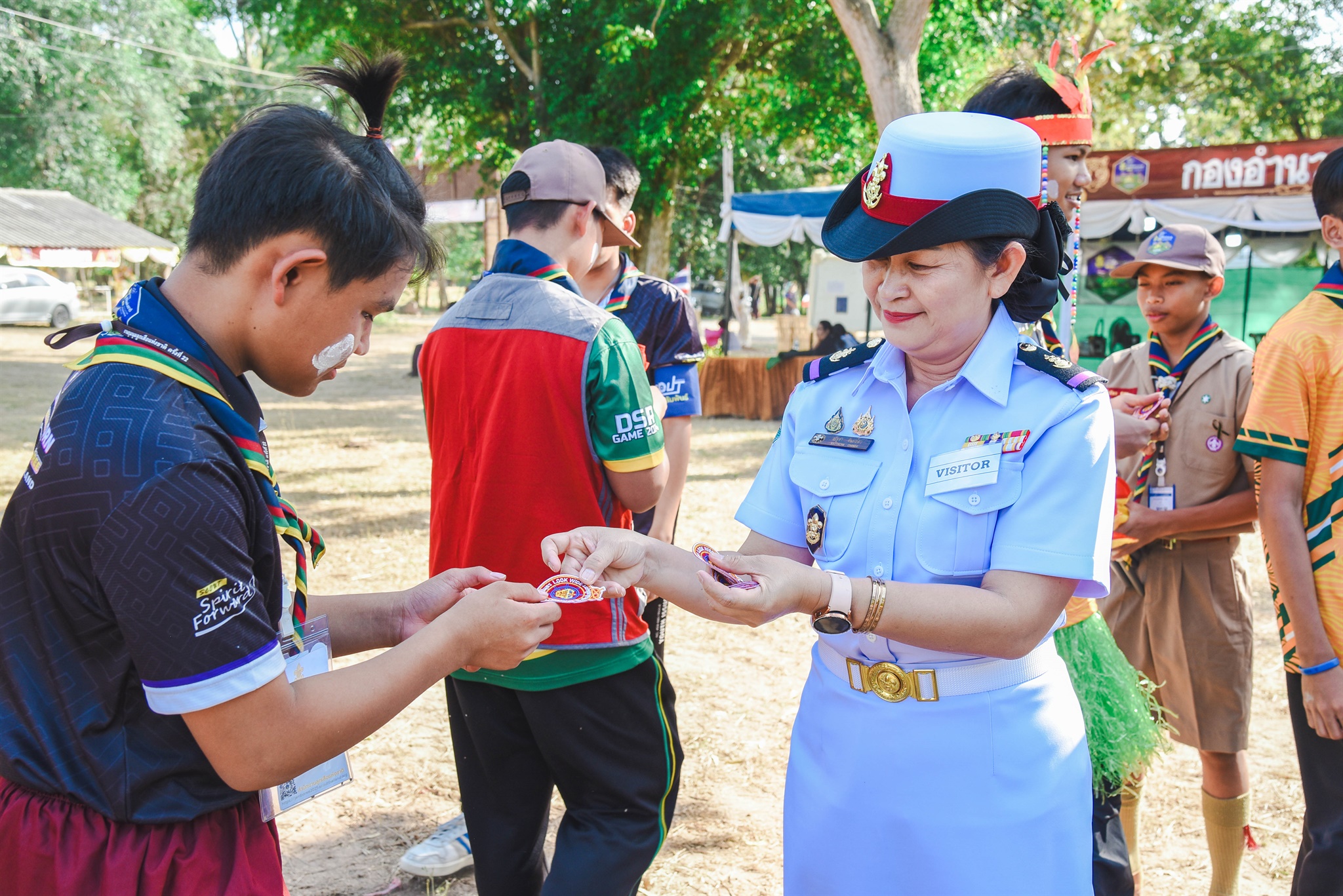 68-12-08 ผู้อำนวยการโรงเรียนเยี่ยมค่ายลูกเสือโลก