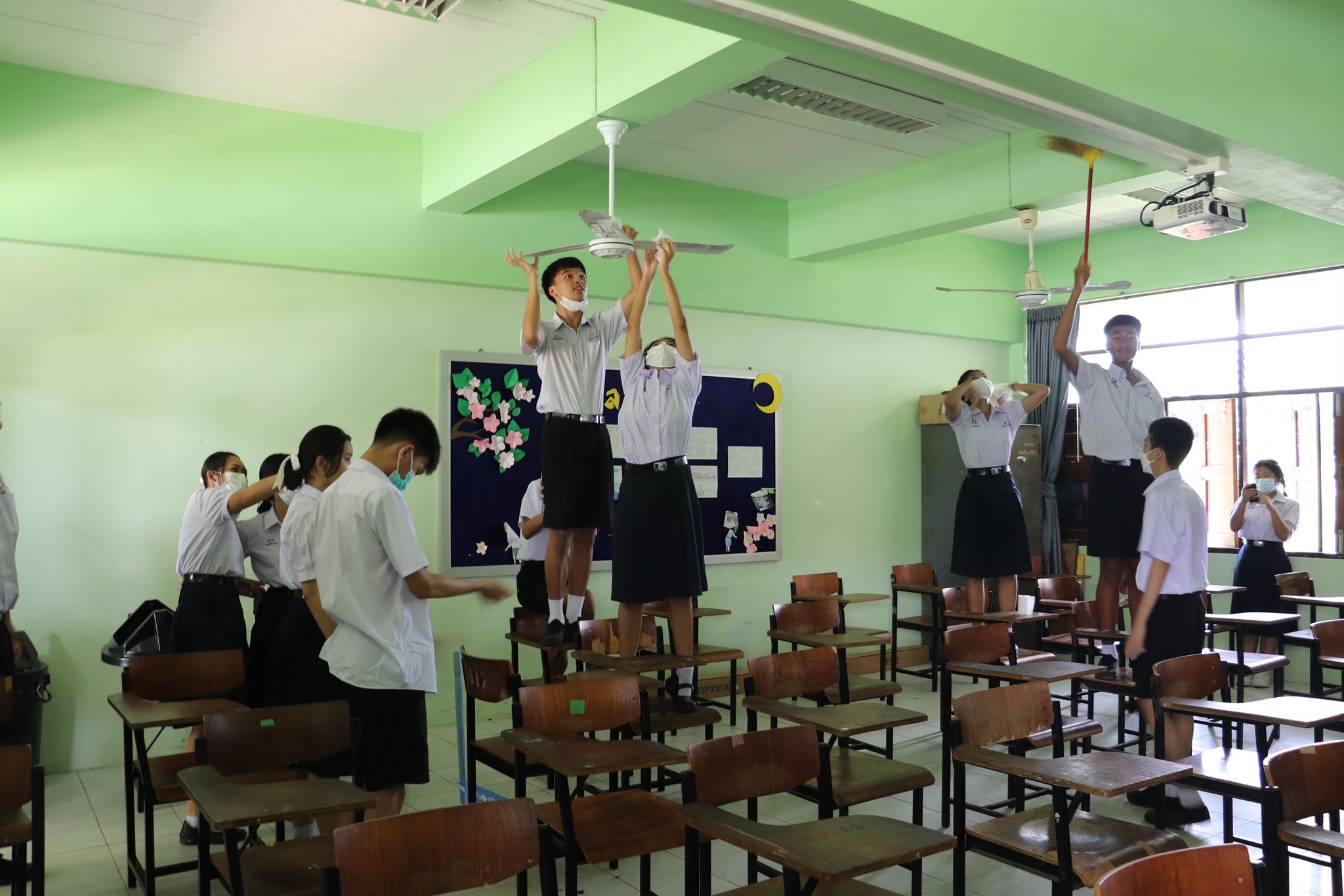 16 นักเรียนทำความสะอาด 22-07-2565