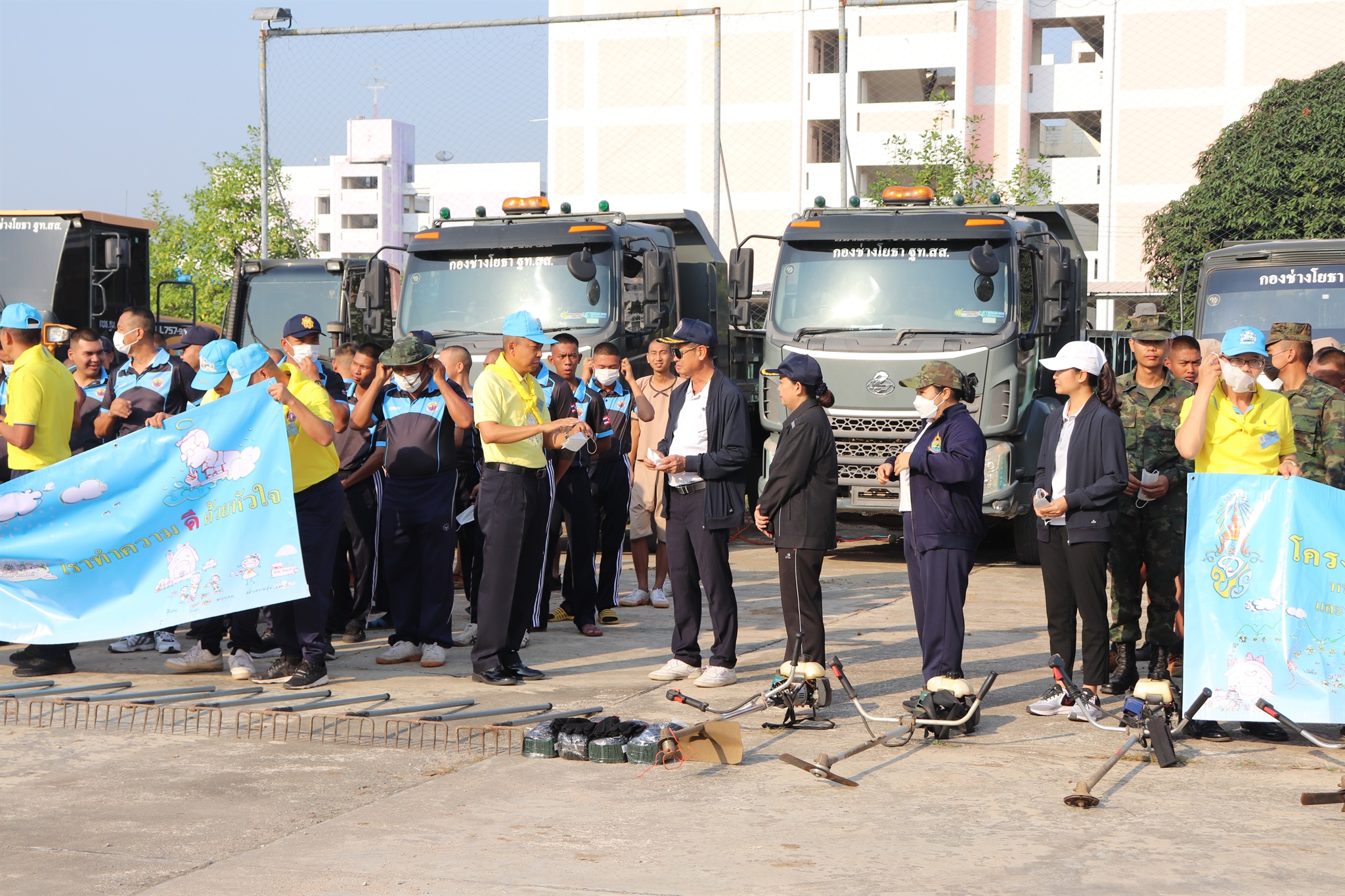66-02-21 ทหารเรือปรับภูมิทัศน์โรงเรียน
