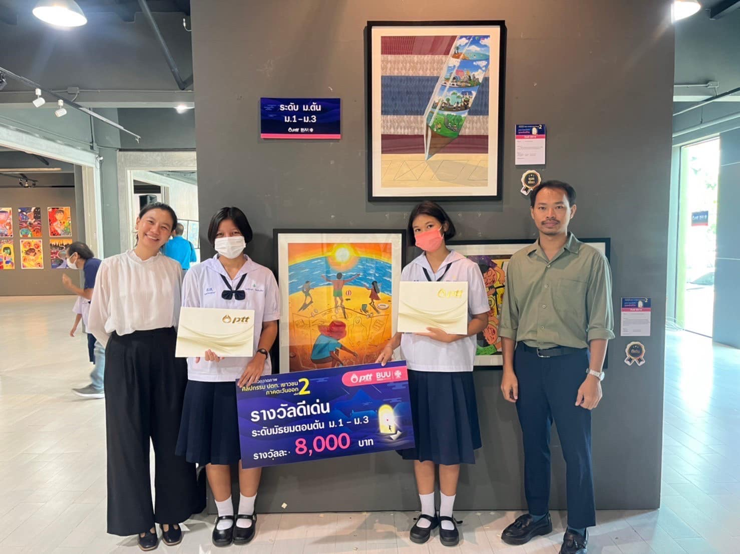 โรงเรียนสิงห์สมุทร ขอแสดงความยินดีนักเรียนไปรับรางวัลและร่วมแสดงผลงาน ในโครงการประกวดวาดภาพศิลปกรรม ปตท. เยาวชนภาคตะวันออก ครั้งที่ 2