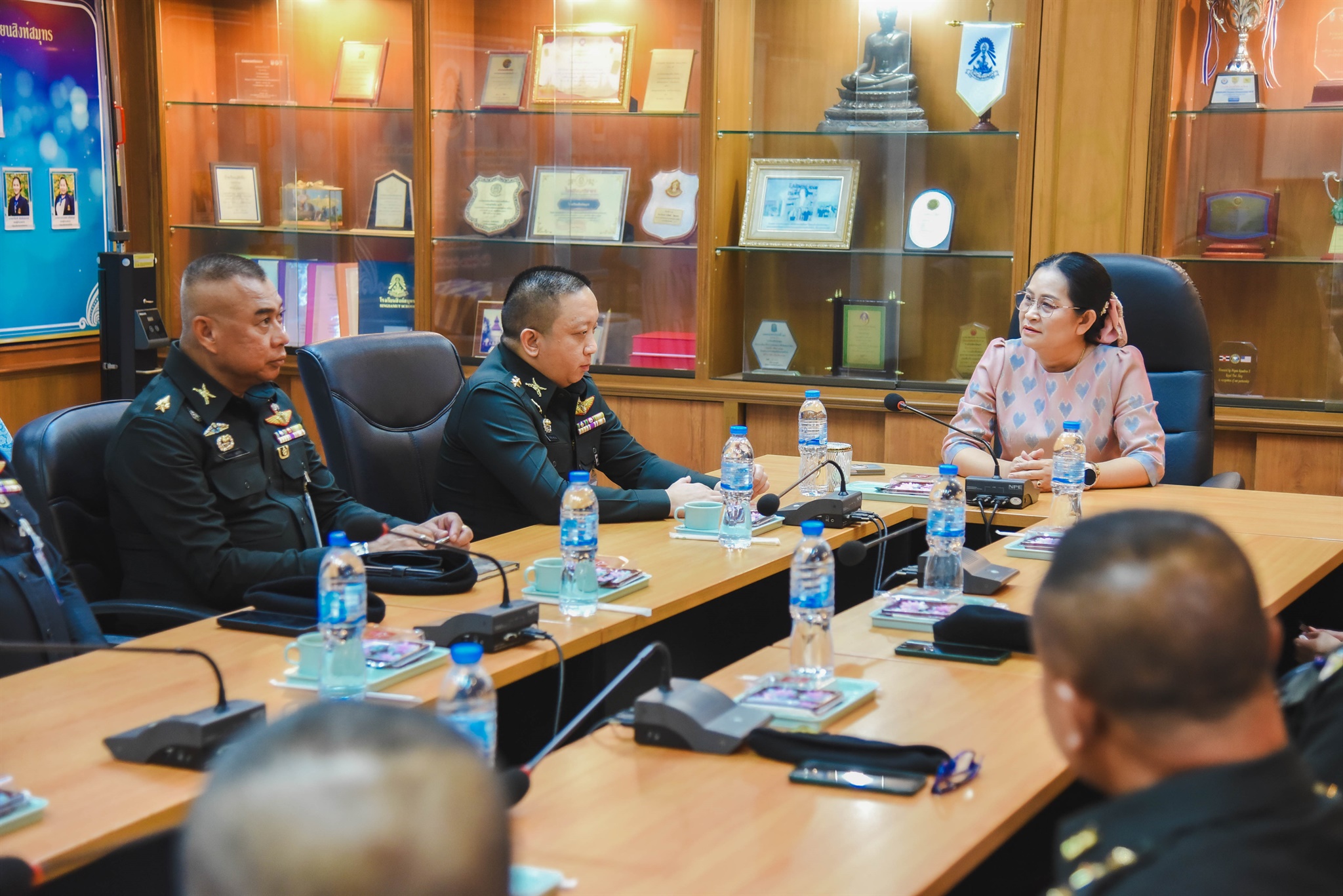 68-05-21 นศท.เข้าพบผอ.