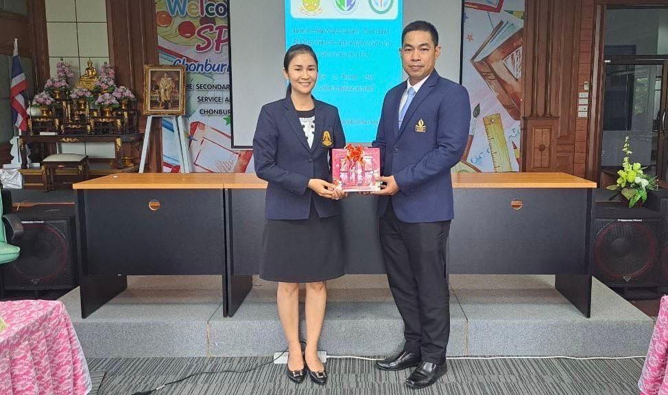 15/8/66 นางสาวปาริชาติ สันติเลขวงษ์ รองผู้อำนวยการกลุ่มบริหารงานวิชาการได้รับมอบหมายให้เข้าร่วมประชุมเชิงปฏิบัติการ